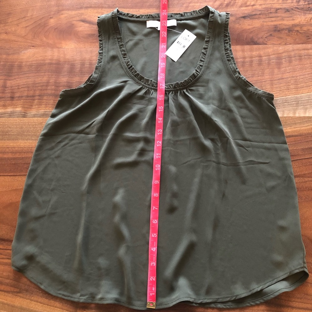 ★NWT★ Chic Ruffle Neck Tank Top!! Anne Taylor LOFT Army Green Sleeveless Blouse - Picture 10 of 11